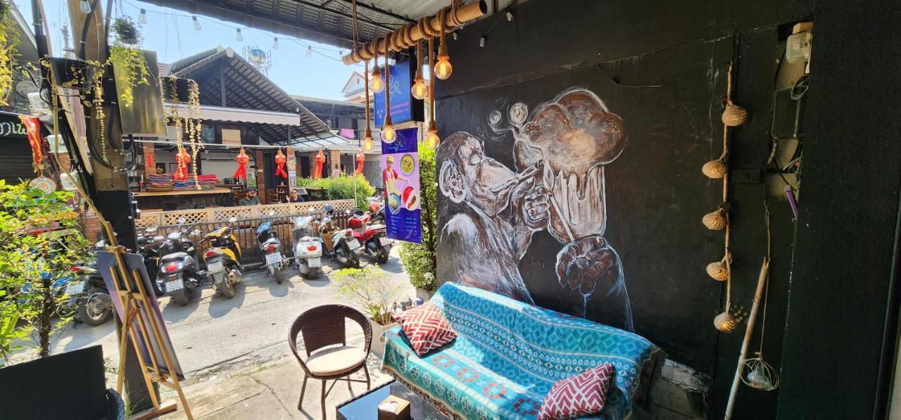 Funky Monkey Cnx - Guesthouse 치앙마이 외부 사진